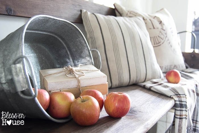 10 Items to Always Buy at Thrift Stores | unigumushane.com - Lots of great, inexpensive home decor ideas from the thrift store!