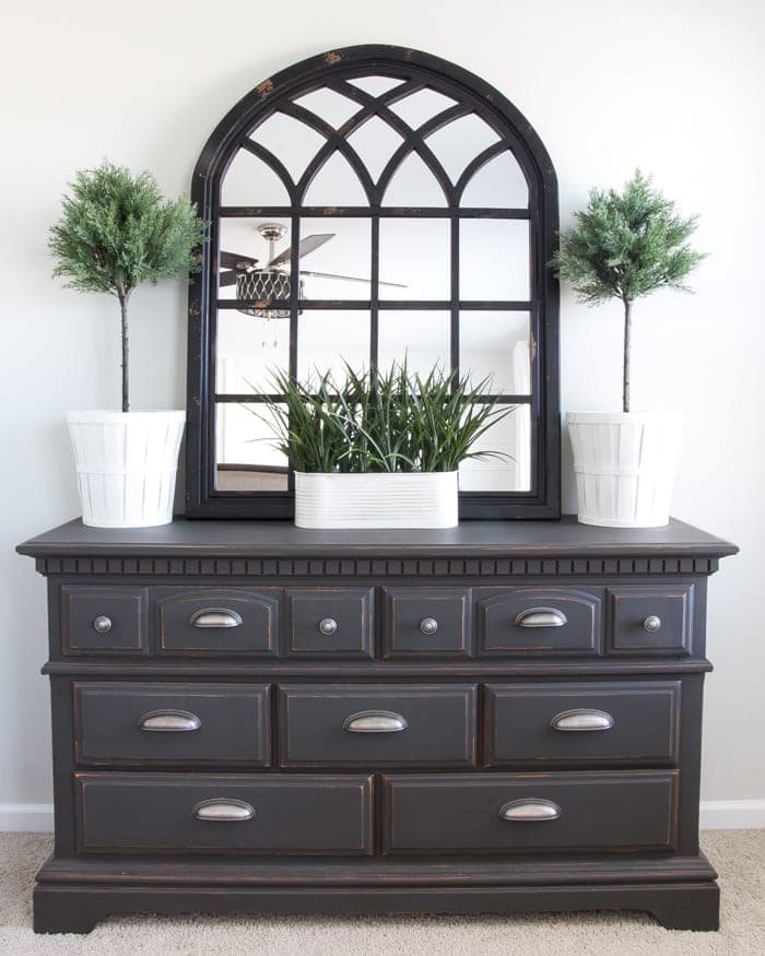 10 Items to Always Buy at Thrift Stores | unigumushane.com - Lots of great, inexpensive home decor ideas from the thrift store!