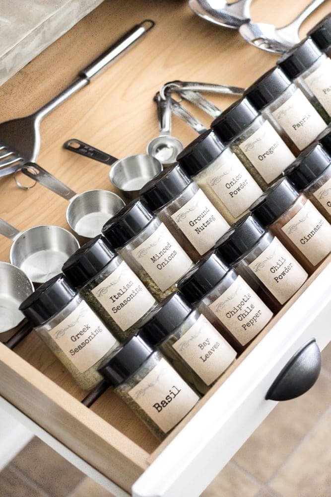 Dollar Store Spice Organization and Printable Labels | unigumushane.com - How to organize a spice drawer with items from the dollar store.