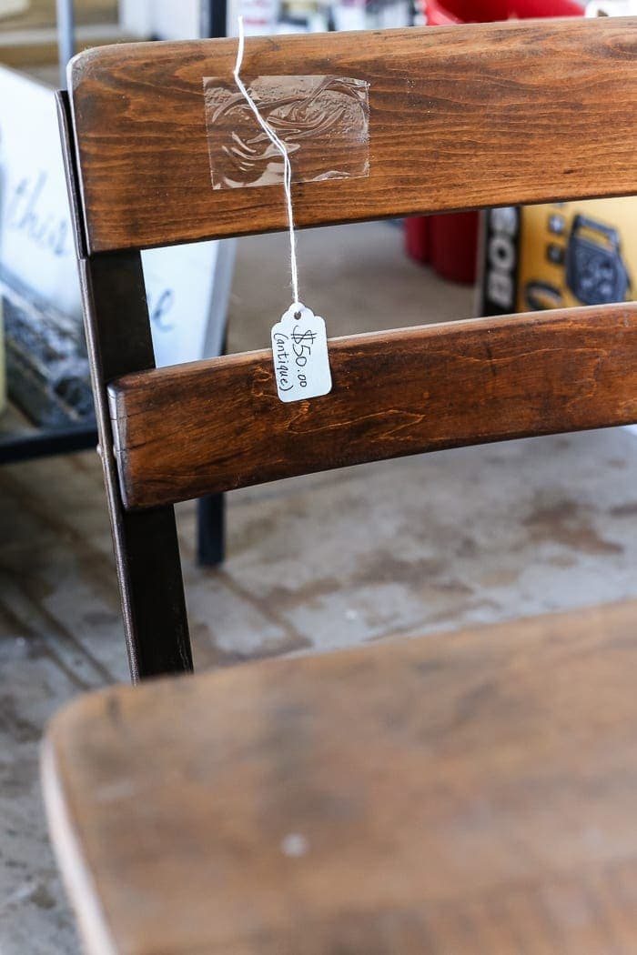 10 Tips to Host a Successful Garage Sale | unigumushane.com - 10 tips to prepare for hosting a successful, money-making garage sale: how to advertise, how to price, and how to invite customers and make a profit.