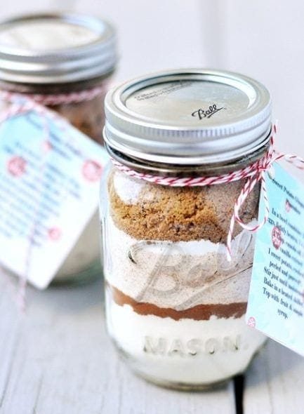 DIY Christmas Gift Mix in a Jar