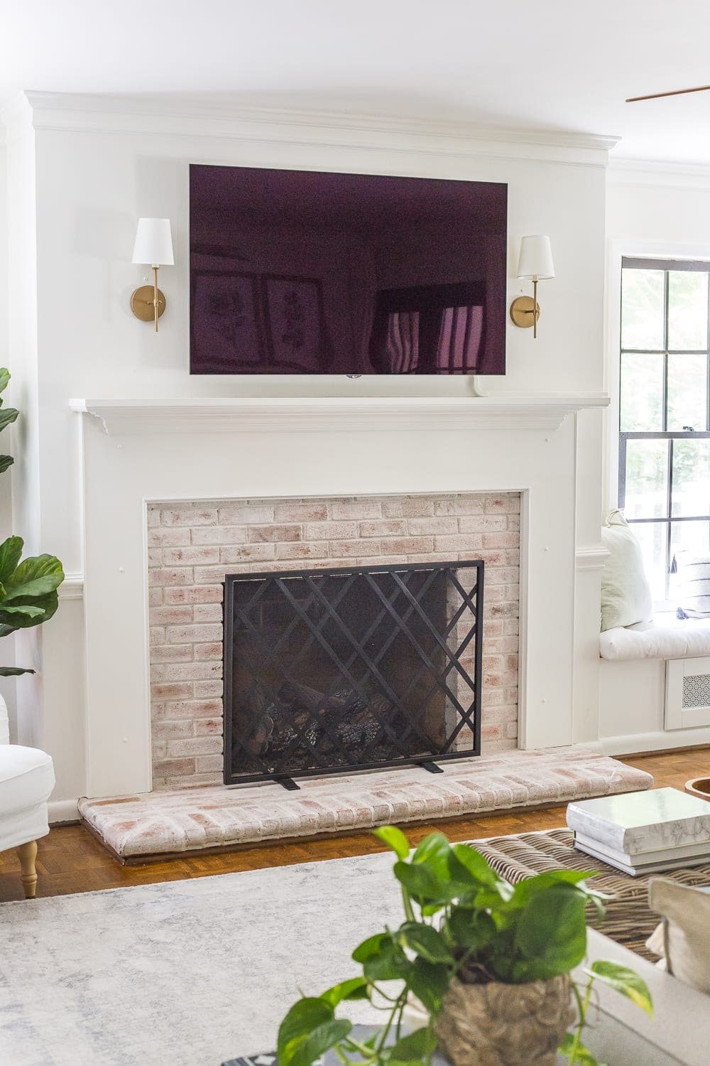 12 Ideas to Decorate Around a TV