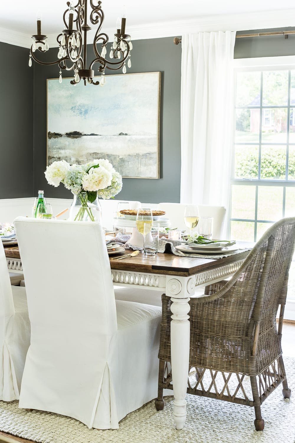 A tour of a 1960 colonial house decorated for summer with the 2018 Summer Tour of Homes using classic, timeless style and neutral decor. #summertour #hometour #summerhometour #summerdecor #tablescape #summertablescape #mothersdaytable
