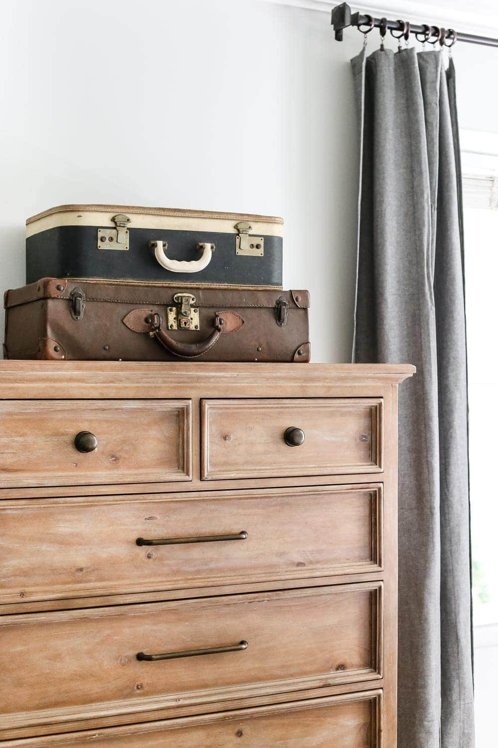 Simply Summer Bedroom Tour | unigumushane.com - A drab bedroom gets a sophisticated makeover using clearance items and thrift finds for a masculine / feminine balance styled for summer.
