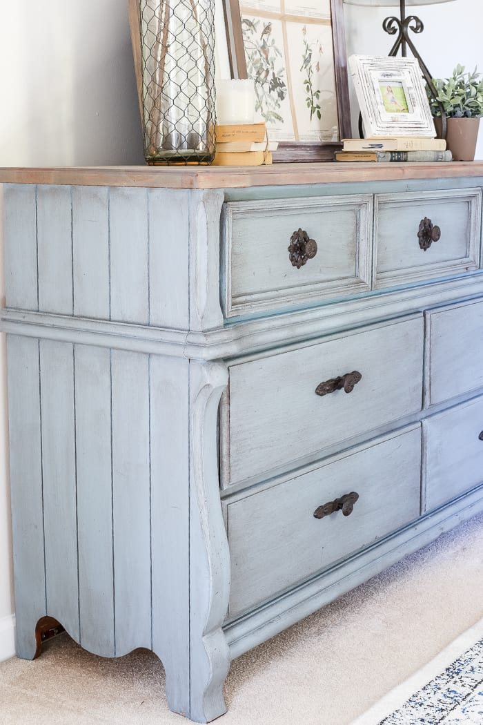 French Blue Dresser Makeover | unigumushane.com - An orange wood thrifted dresser gets a French blue makeover using Fusion Mineral Paint in Champness and Homestead House Wax in Espresso.