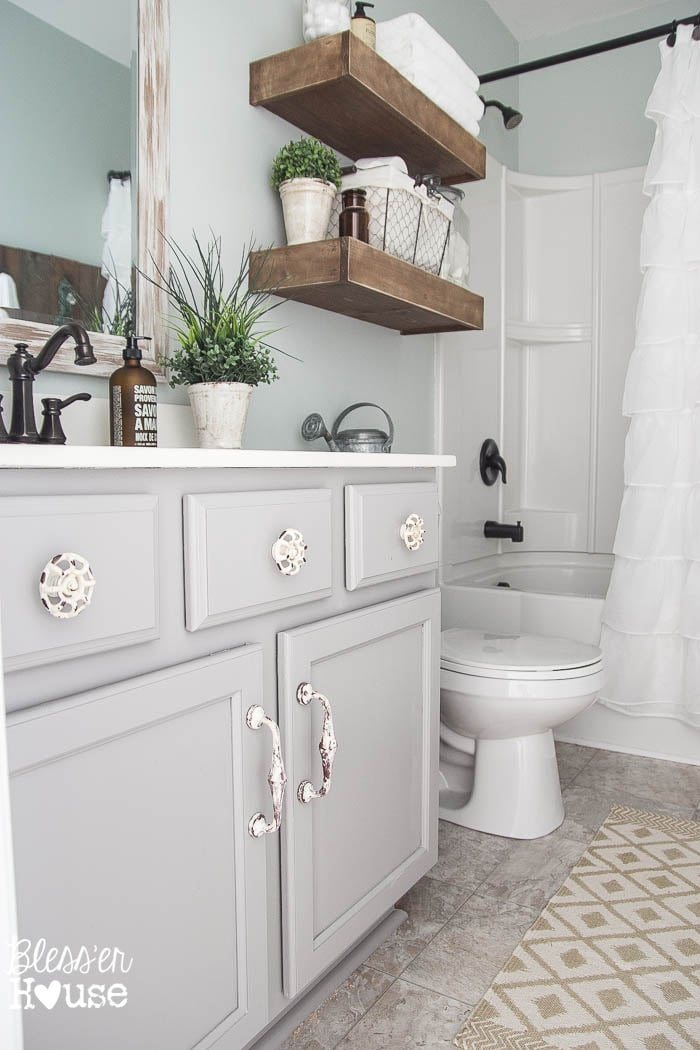 Modern Farmhouse Bathroom Makeover | Unigumushane - So many great ideas to create charm in a builder grade bathroom!