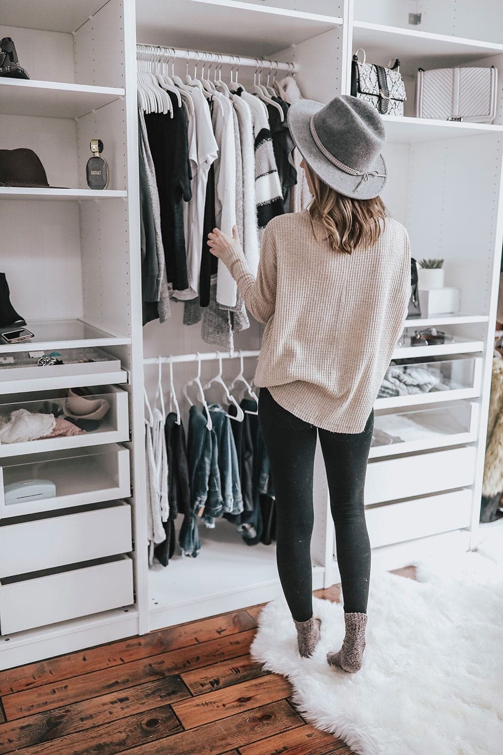 Minimalist closet with built in wardrobes