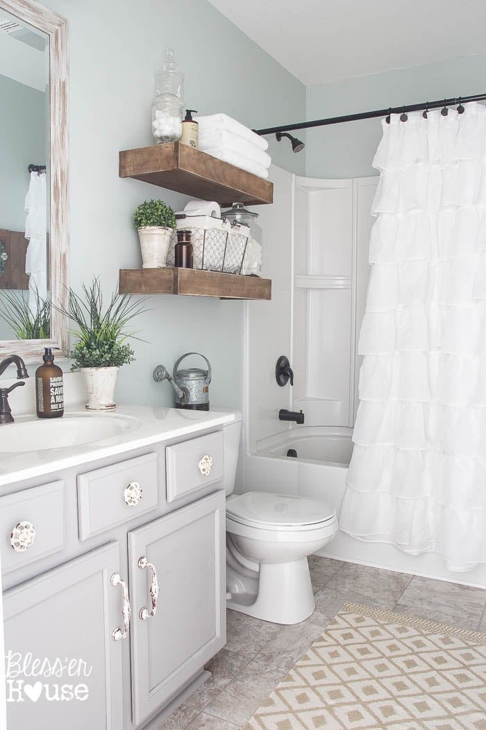 Modern Farmhouse Bathroom Makeover | Unigumushane - So many great ideas to create charm in a builder grade bathroom!