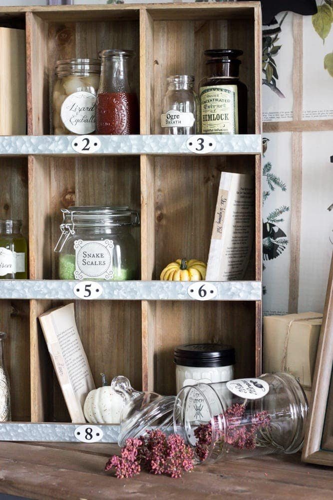 Halloween Entryway, Dictionary Art, Potion Printables + 35 Free Fall Printables | unigumushane.com
