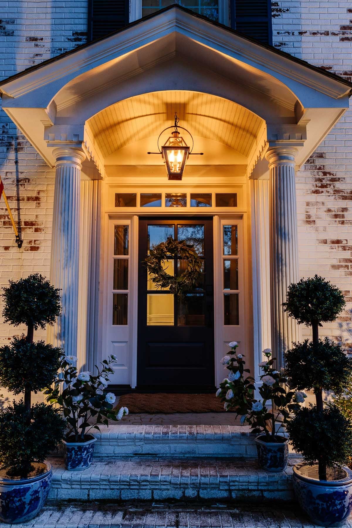 4 Best Flame Light Bulbs for a Gas Lantern Look: Ranked