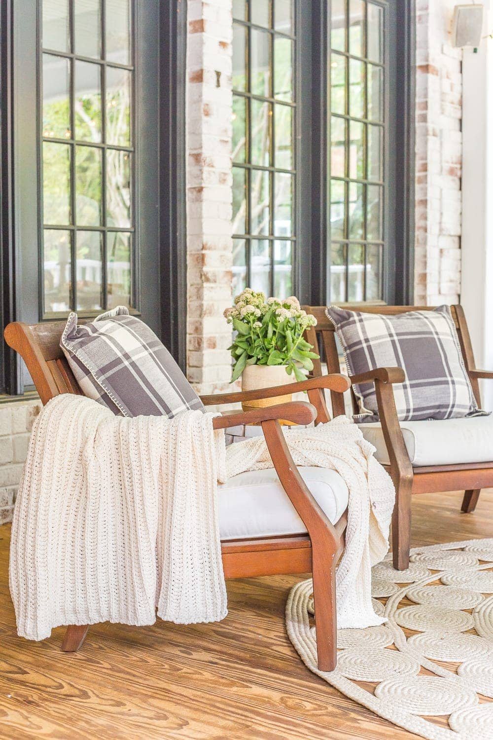 Fall Back Porch | How to style your outdoor spaces for autumn using capsule decor items that will last throughout the seasons and get the most bang for your buck.