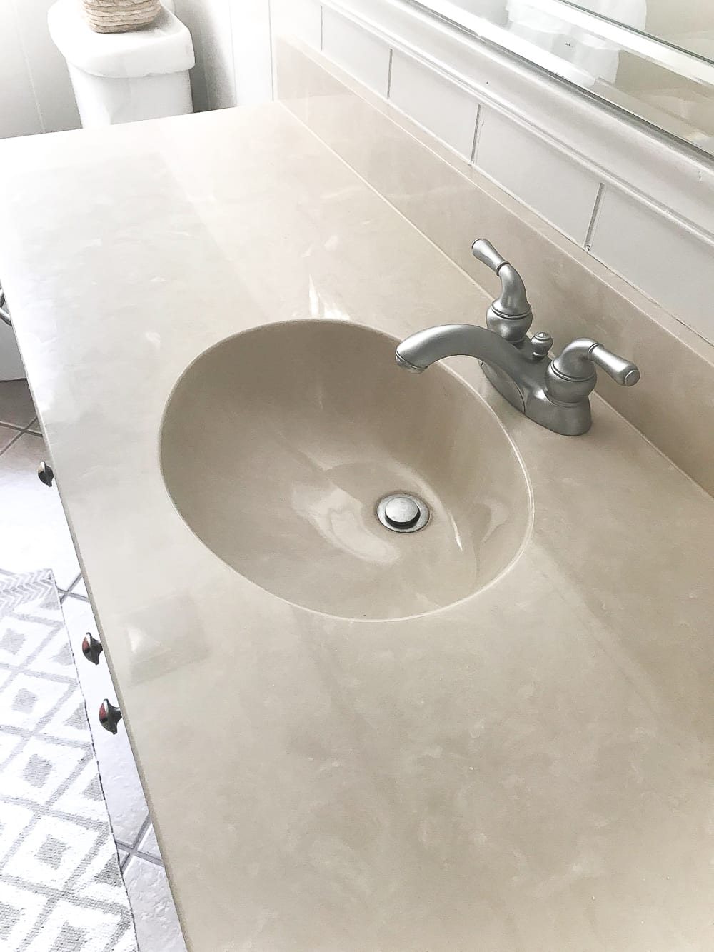 old countertop before painting