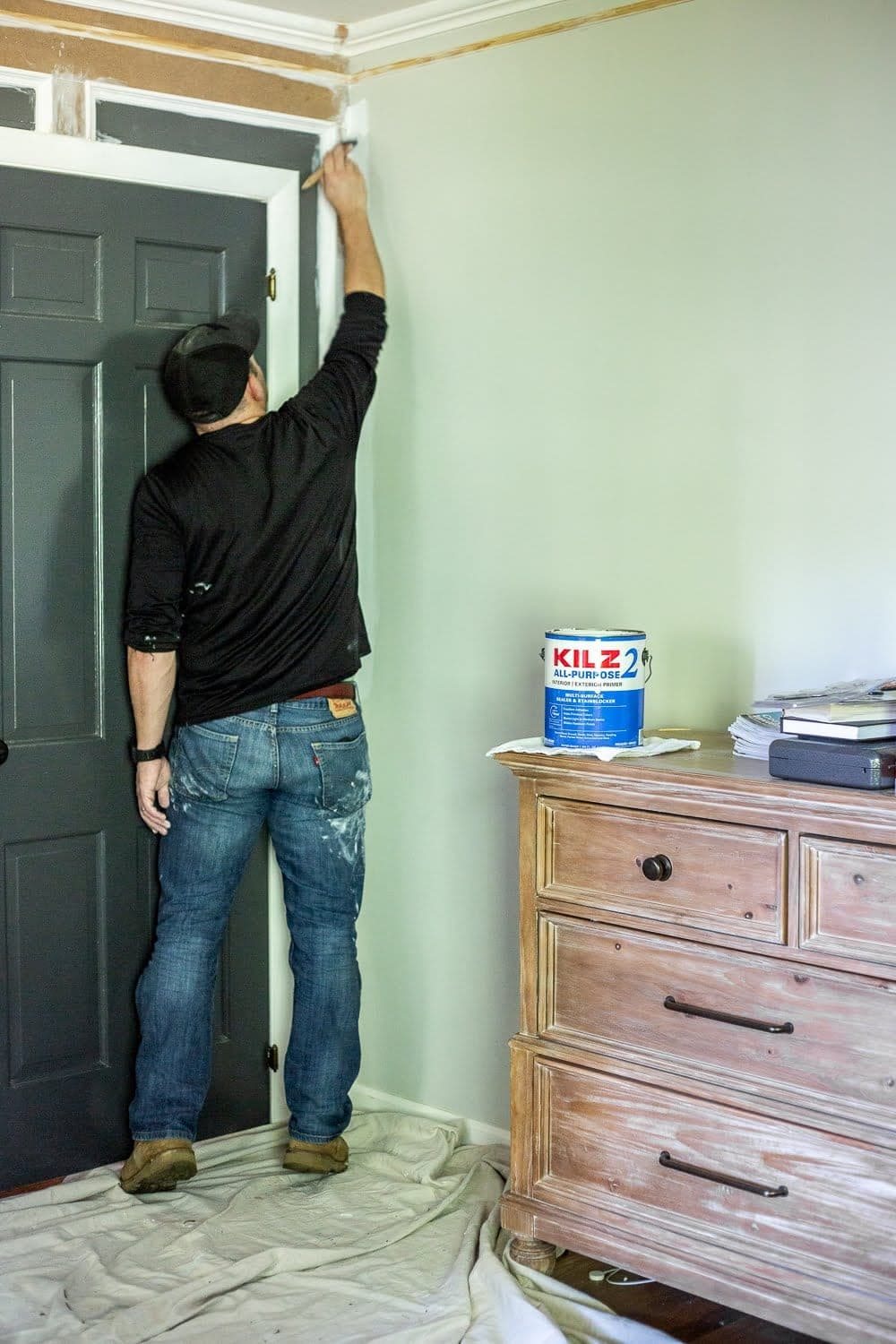5 rules about primer and paint we wish we had known as beginner DIYers and how to create a paint finish on walls, doors, trim, and moldings that last. | Master Bedroom Refresh with Kilz®