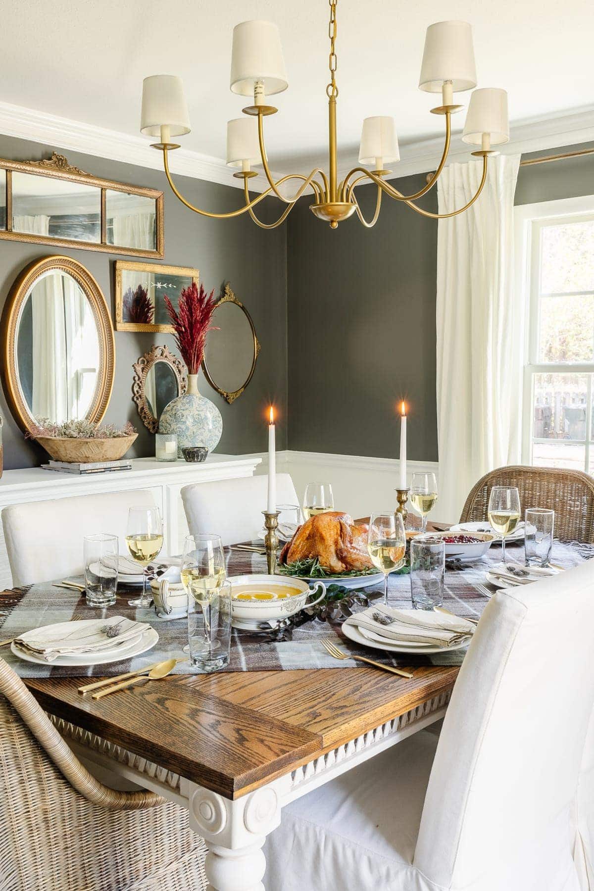 Thanksgiving table