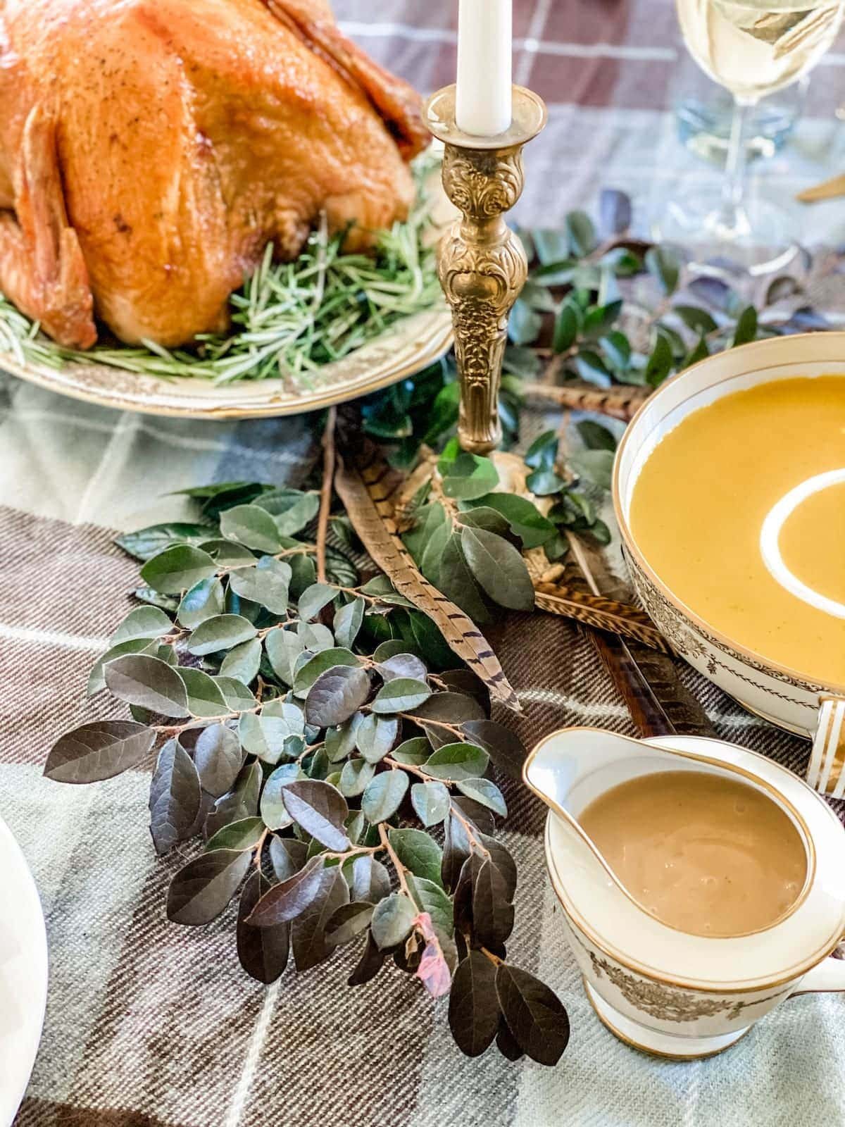 cut yard clippings for simple Thanksgiving table decor