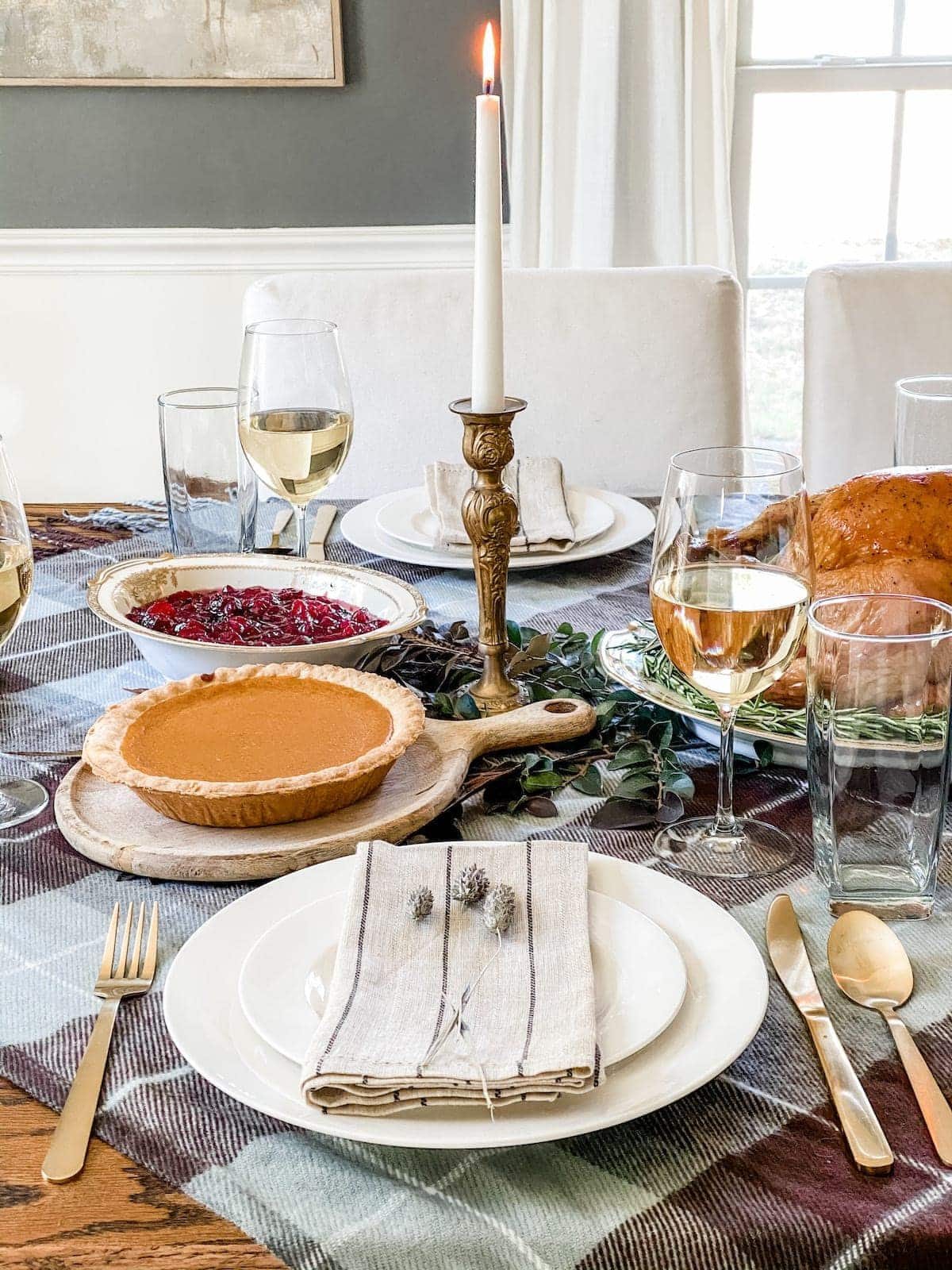 Simple place setting for Thanksgiving table decor