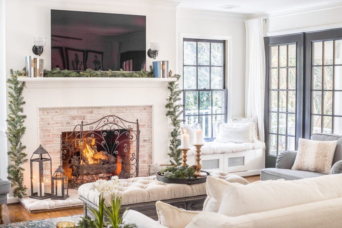 6 Ways to Make Your Home Feel Cozy After Christmas | unigumushane.com - 6 surefire ways to decorate your home feel cozy after Christmas during the cold winter months using proven methods from the Hygge lifestyle. #winterdecor #cozydecor #afterchristmas #hygge
