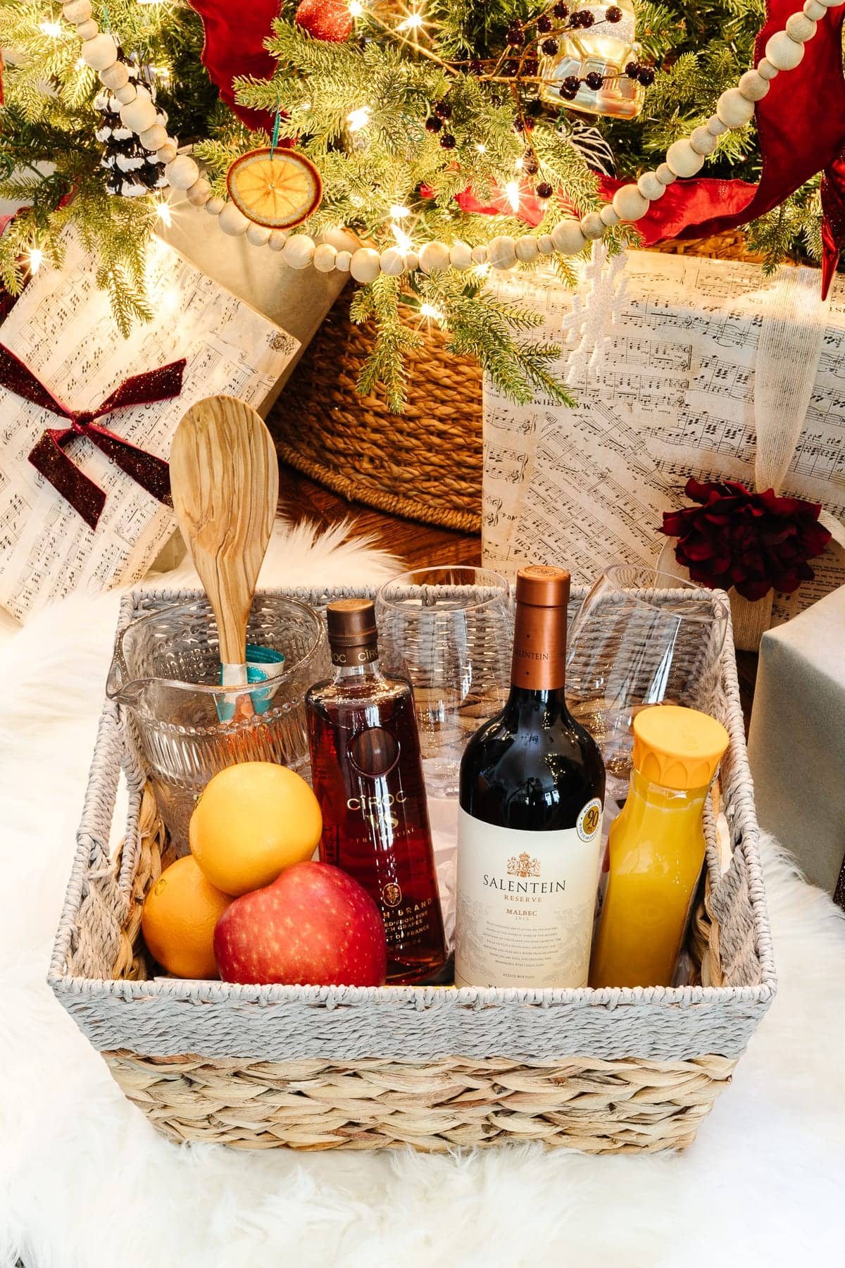50 Unique Christmas Gift Basket Ideas