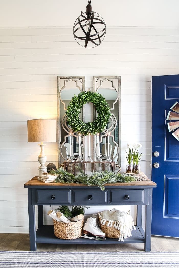 6 After-Christmas Winter Foyer Decorating Ideas | unigumushane.com - 6 tips for decorating a winter foyer or entryway after Christmas to create warm lighting and natural elements for a cozy, inviting space