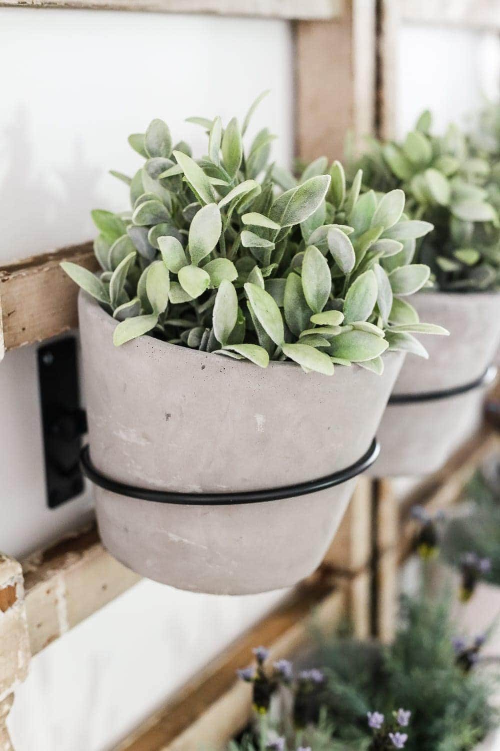DIY Antique Banister Wall Planter | www.unigumushane.com - A quick and simple tutorial for how to make a wall planter from a repurposed antique banister using artificial plants. Cute way to bring the outdoors in!