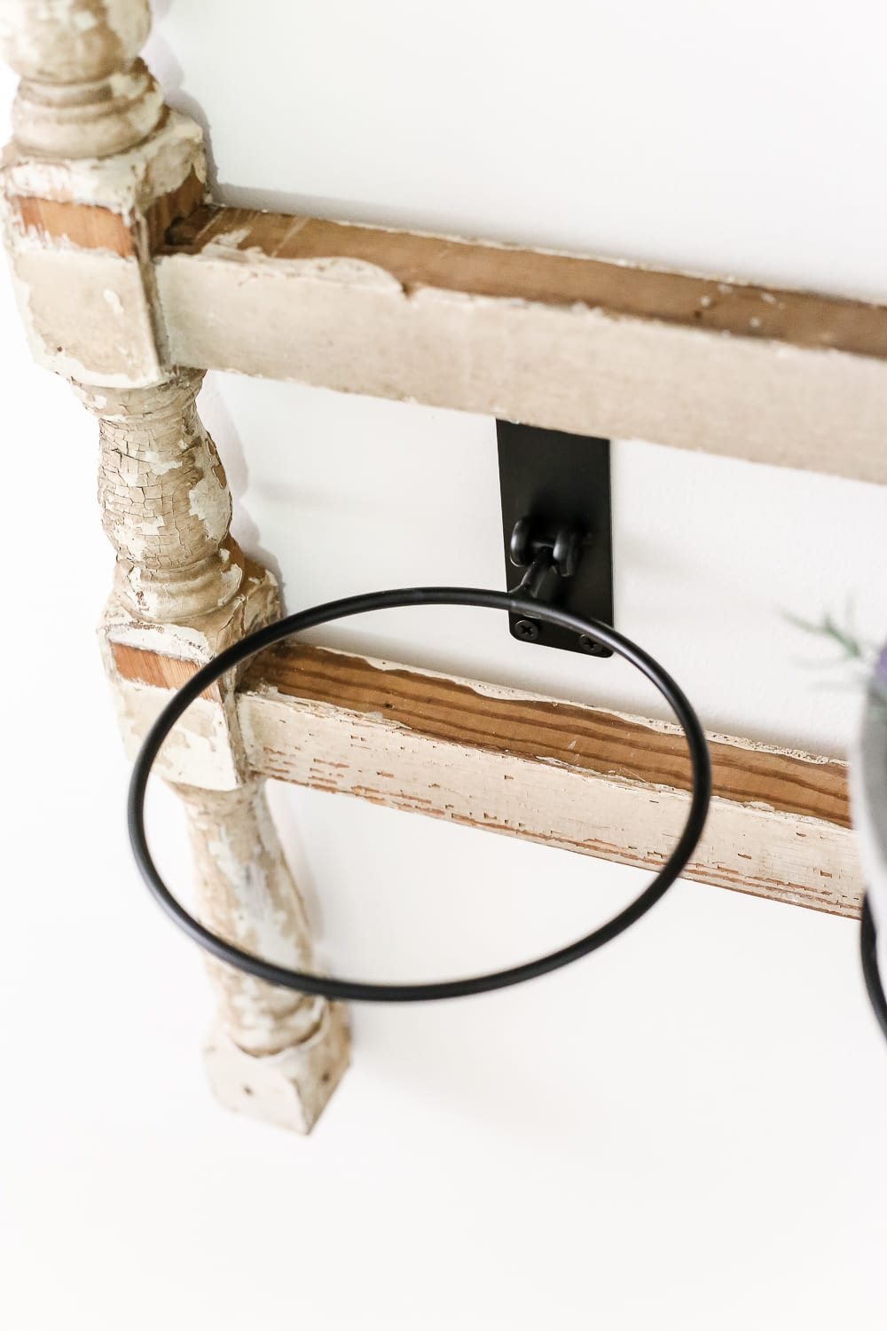 DIY Antique Banister Wall Planter | www.unigumushane.com - A quick and simple tutorial for how to make a wall planter from a repurposed antique banister using artificial plants. Cute way to bring the outdoors in!
