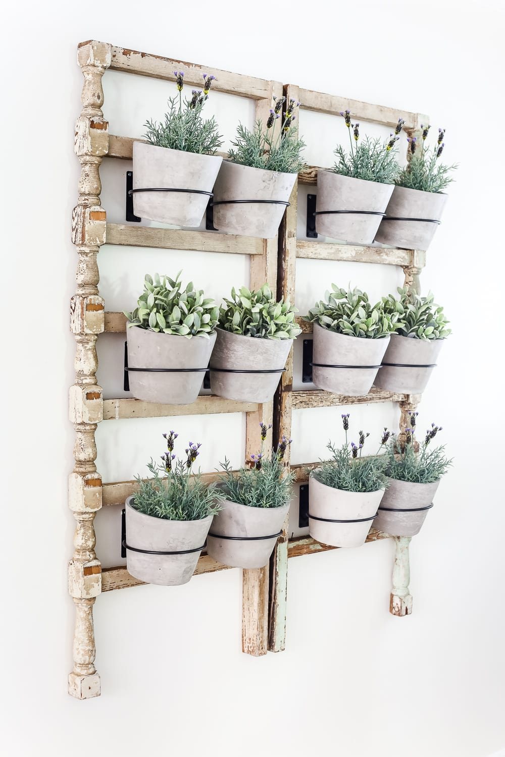 DIY Antique Banister Wall Planter | www.unigumushane.com - A quick and simple tutorial for how to make a wall planter from a repurposed antique banister using artificial plants. Cute way to bring the outdoors in!