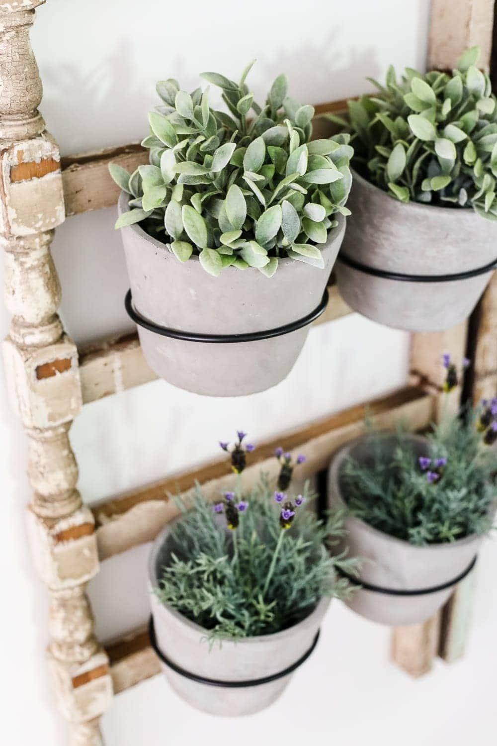 DIY Antique Banister Wall Planter | www.unigumushane.com - A quick and simple tutorial for how to make a wall planter from a repurposed antique banister using artificial plants. Cute way to bring the outdoors in!