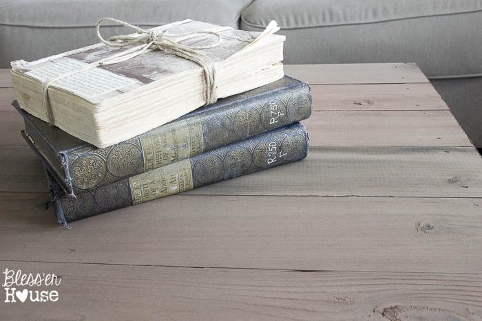 Barn Wood Top Coffee Table | Unigumushane - Gorgeous way to cover up a scratched, peeling veneer coffee table top!
