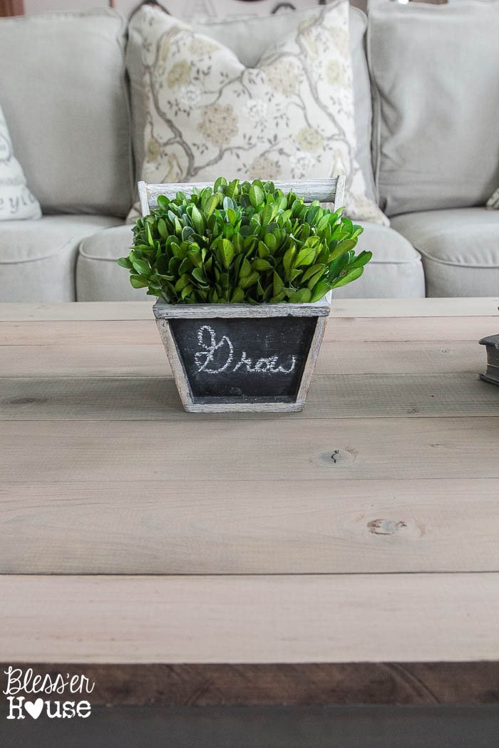 Barn Wood Top Coffee Table | Unigumushane - Gorgeous way to cover up a scratched, peeling veneer coffee table top!