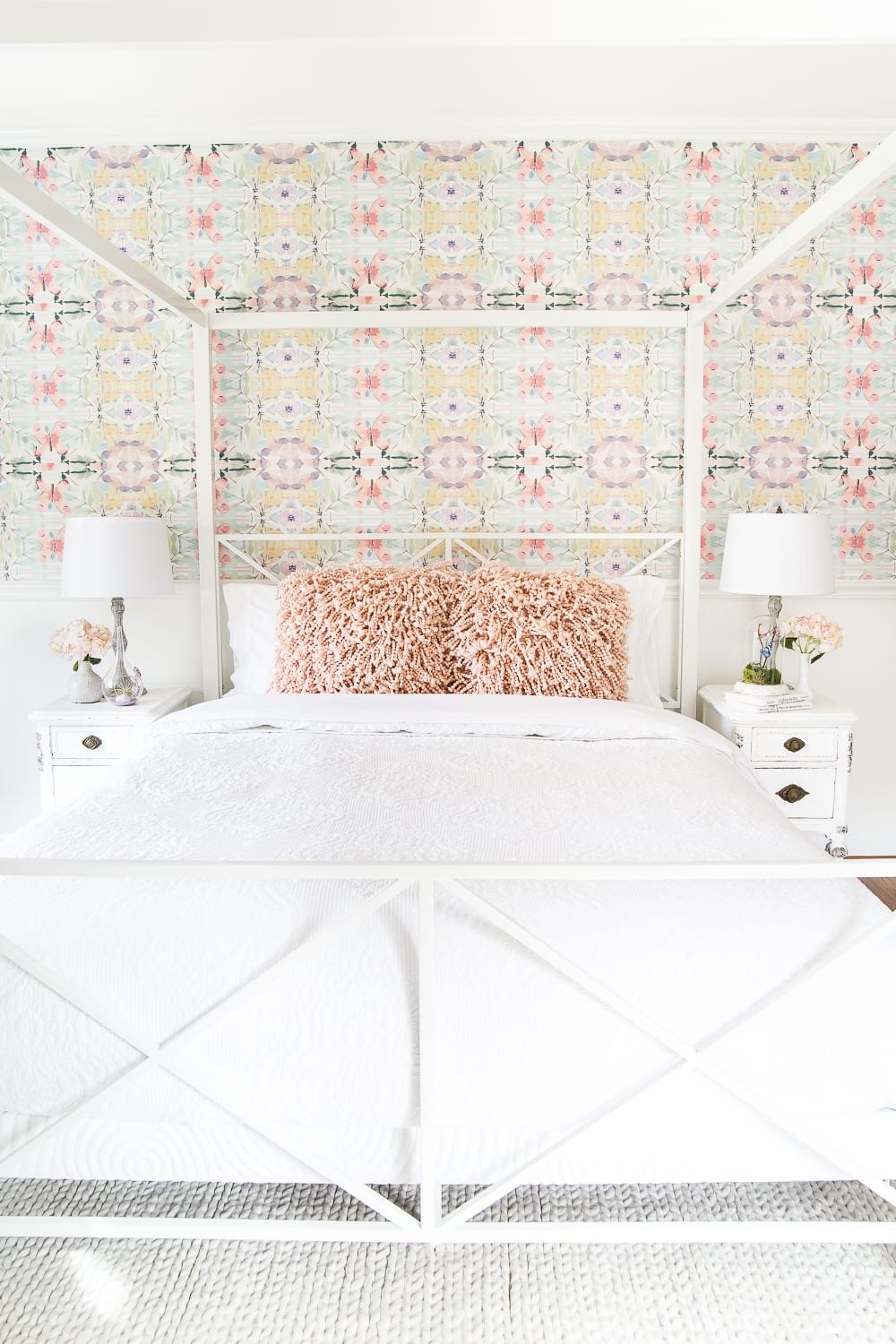 A thrifted table lamp gets a French Baroque designer inspired makeover using Annie Sloan Chalk Paint in Paris Grey, Pure White, clear wax, and dark wax. #thriftdecor #thrifted #thrifting #thriftmakeover #lamp #bedroom #girlbedroom #littlegirlbedroom #frenchdecor #femininedecor #designerknockoff #designerdecor