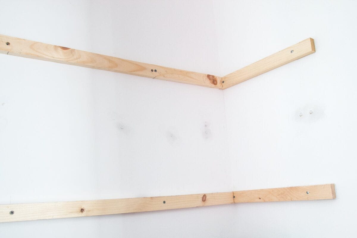 Basic DIY Closet Shelving | unigumushane.com | Super awesome beginner home improvement project! And gets rid of those crappy wire shelves. Ew.