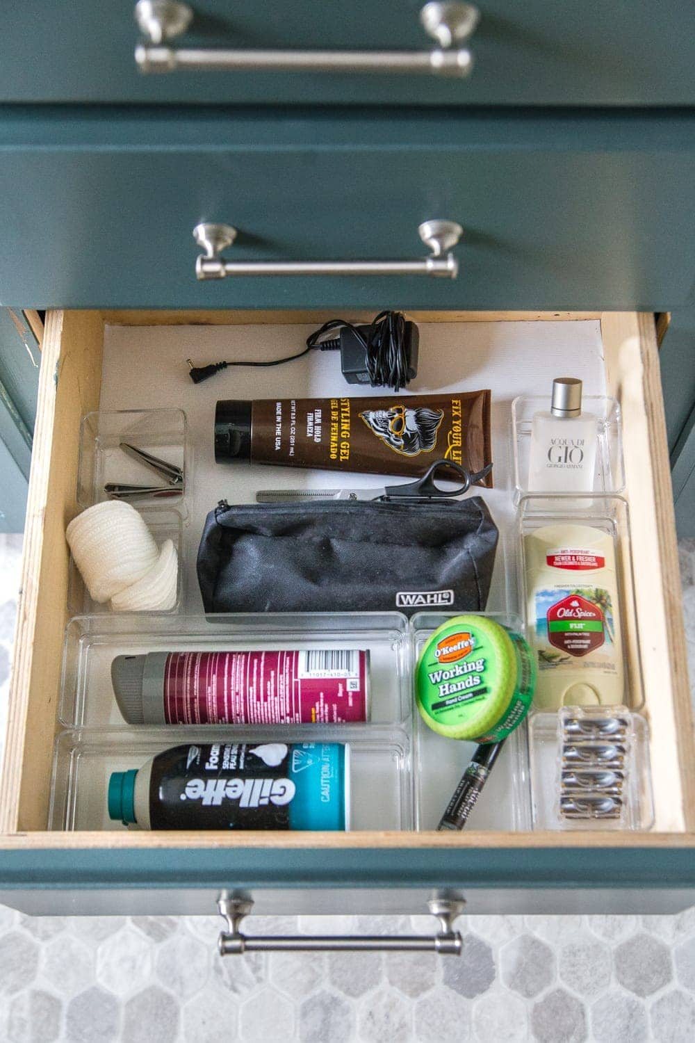 Bathroom Vanity Organization | The must-do steps to thoroughly organize your bathroom drawers and cabinets and the best tools to keep them looking tidy. #bathroomorganization #bathroomdrawer #bathroomcabinet #bathroomvanityorganization #bathroomorganizing