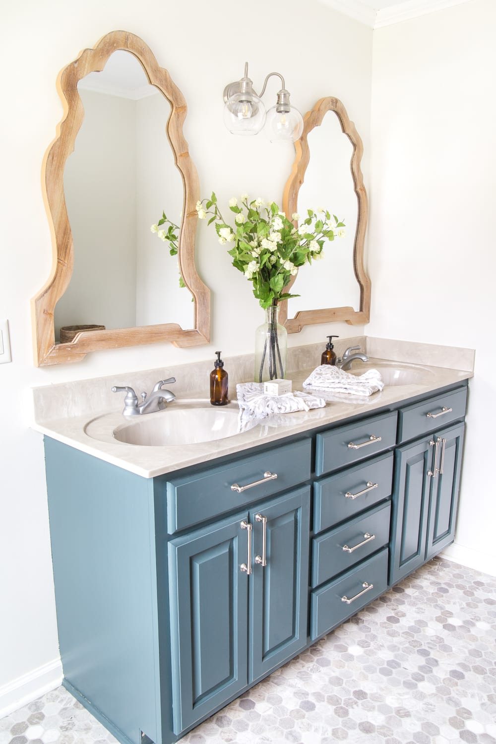 Bathroom Vanity Organization | The must-do steps to thoroughly organize your bathroom drawers and cabinets and the best tools to keep them looking tidy. #bathroomorganization #bathroomdrawer #bathroomcabinet #bathroomvanityorganization #bathroomorganizing