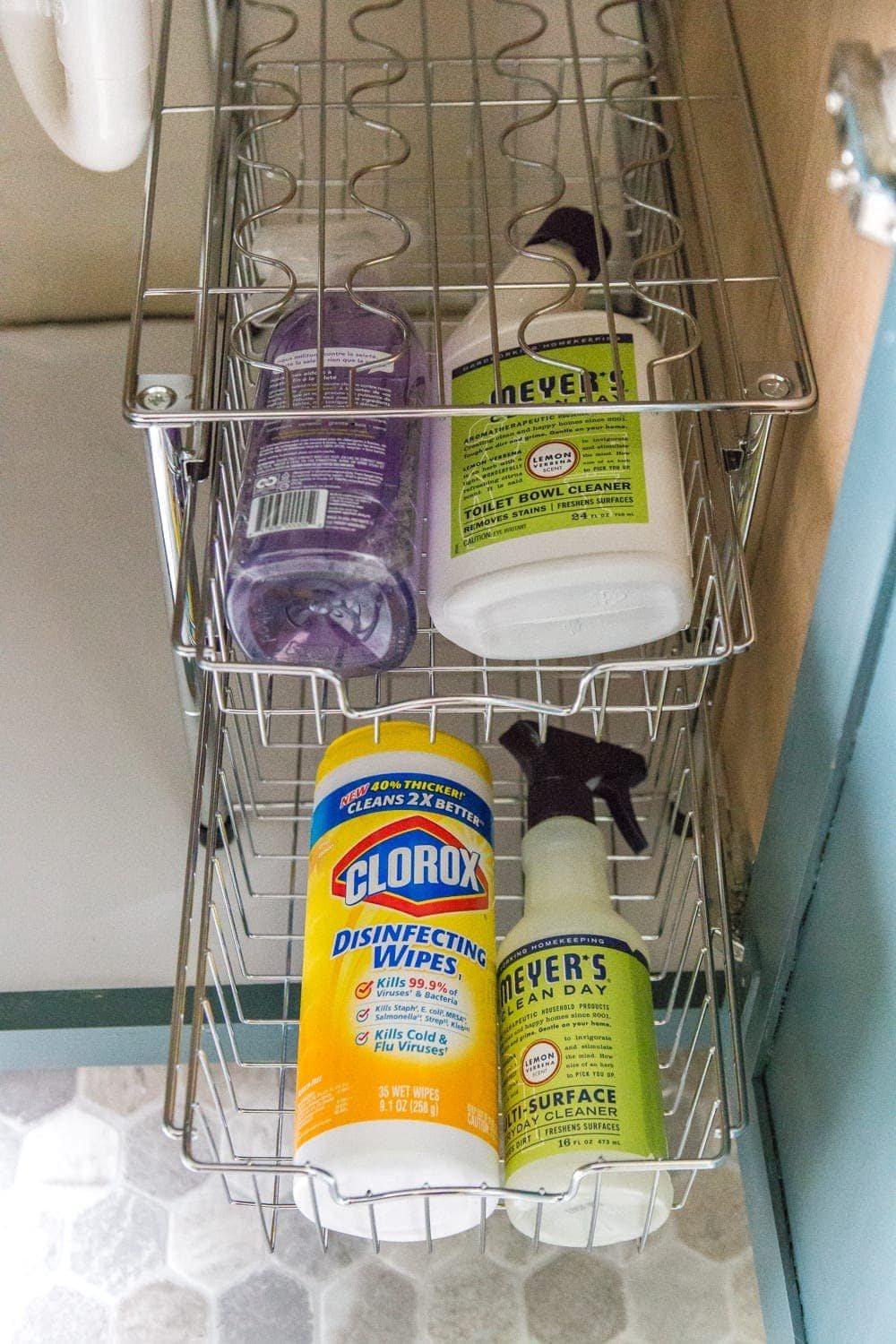 Bathroom Vanity Organization | The must-do steps to thoroughly organize your bathroom drawers and cabinets and the best tools to keep them looking tidy. #bathroomorganization #bathroomdrawer #bathroomcabinet #bathroomvanityorganization #bathroomorganizing