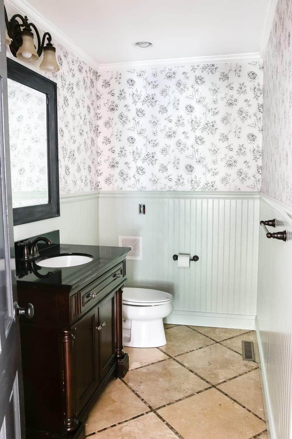 Beginner's Guide to Hanging Wallpaper | unigumushane.com - A step-by-step tutorial for how to hang wallpaper along with a full supply list and tips for first-timers.