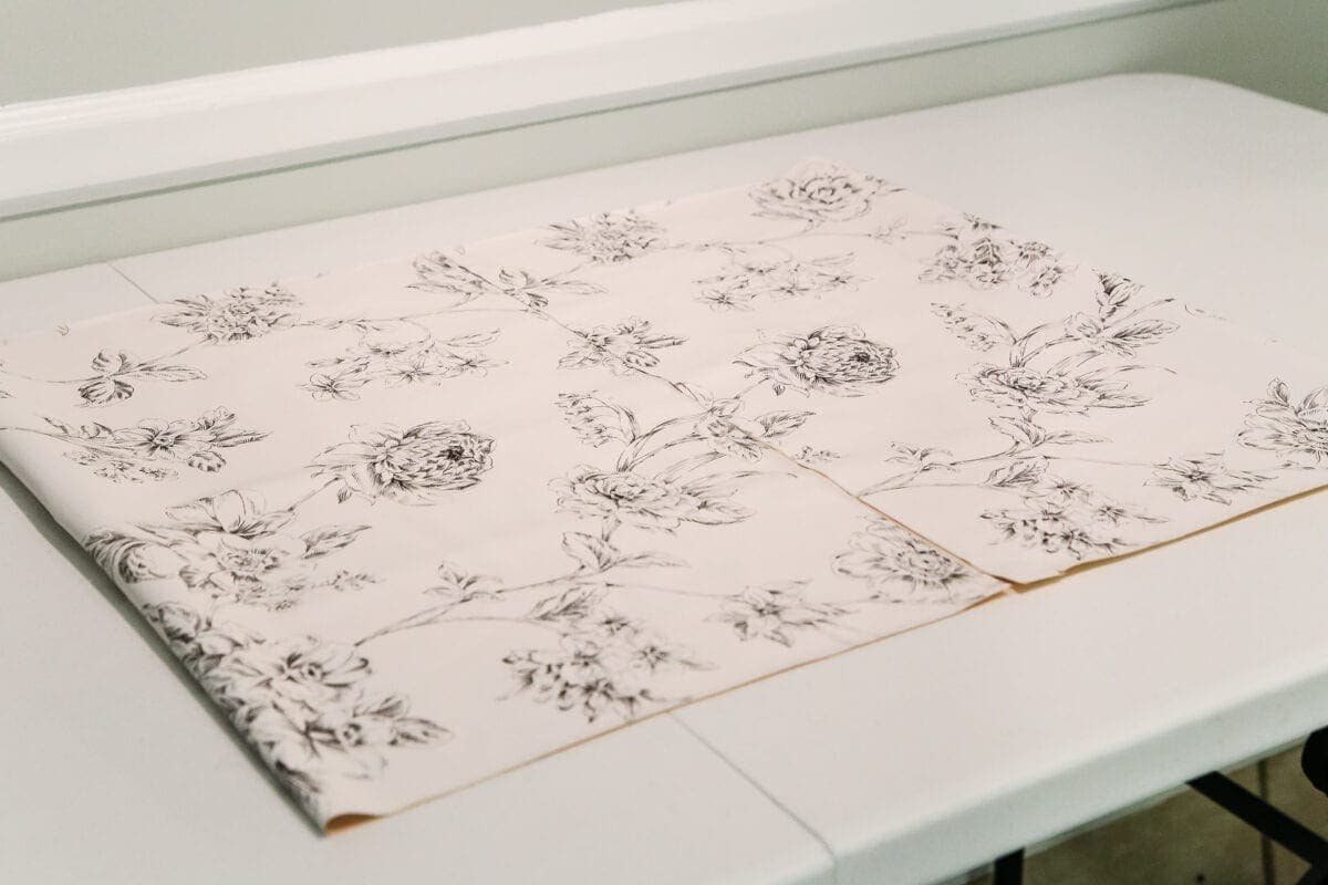 Beginner's Guide to Hanging Wallpaper | unigumushane.com - A step-by-step tutorial for how to hang wallpaper along with a full supply list and tips for first-timers.