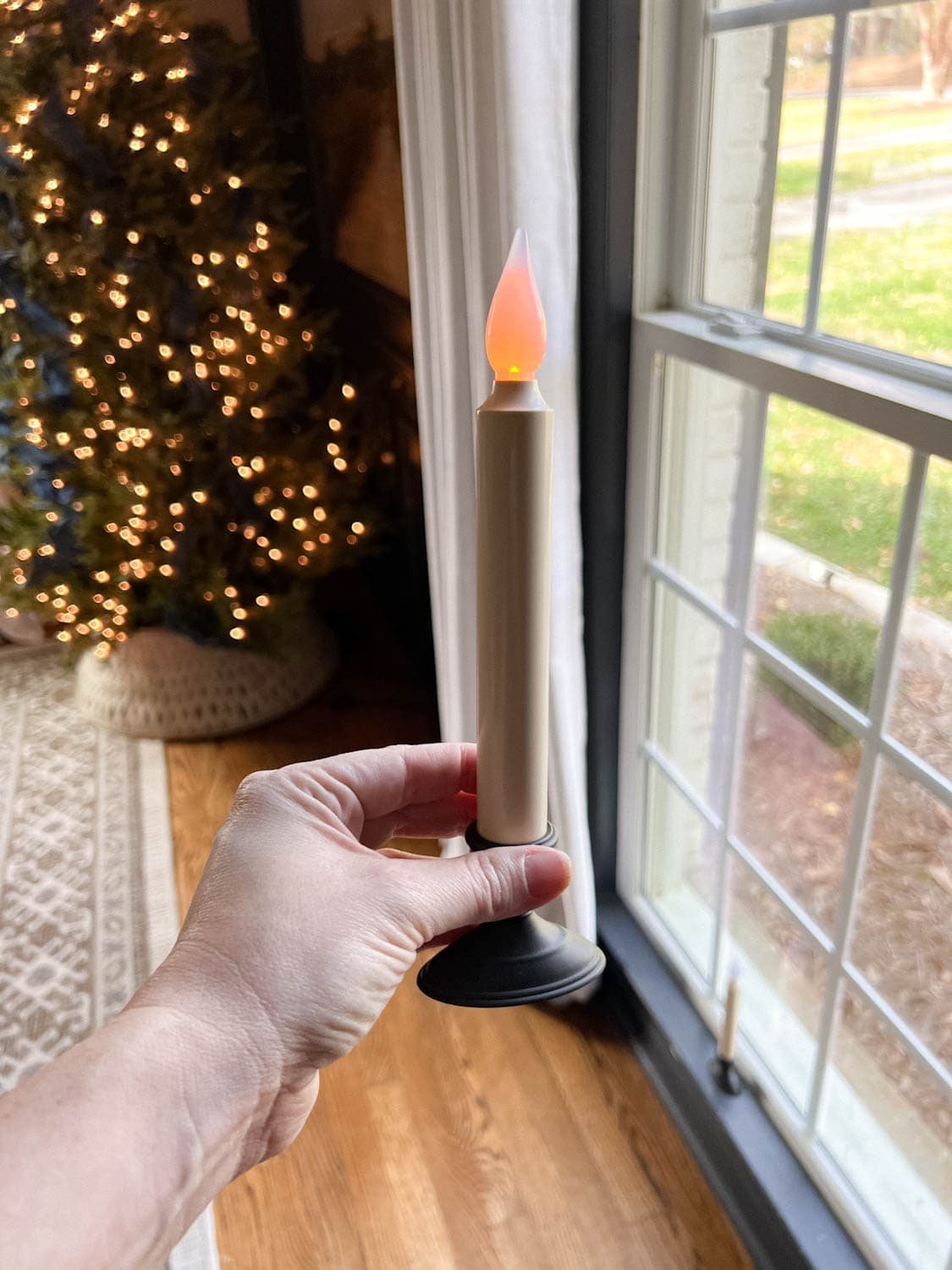 flameless Christmas window candle