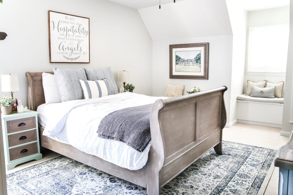 Blue Cottage Style Guest Bedroom Makeover | unigumushane.com - A dark and dated guest bedroom gets a cottage style makeover with serene shades of blue using Craigslist furniture and budget-friendly finds.