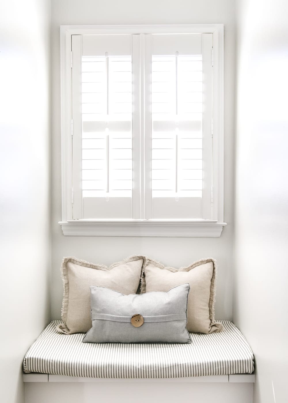 Blue Cottage Style Guest Bedroom Makeover | unigumushane.com - A dark and dated guest bedroom gets a cottage style makeover with serene shades of blue using Craigslist furniture and budget-friendly finds.