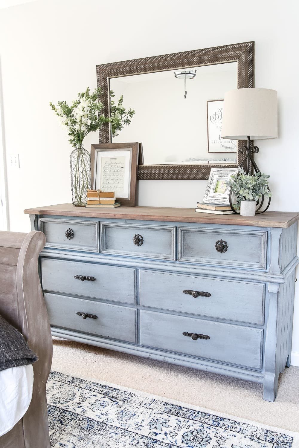 Blue Cottage Style Guest Bedroom Makeover | unigumushane.com - A dark and dated guest bedroom gets a cottage style makeover with serene shades of blue using Craigslist furniture and budget-friendly finds.