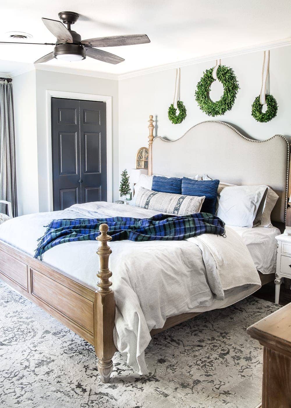 Blue Christmas Bedroom | unigumushane.com - A master bedroom decorated for Christmas with neutrals, blues, and greens that transitions easily into winter. #christmasbedroom #bluechristmas