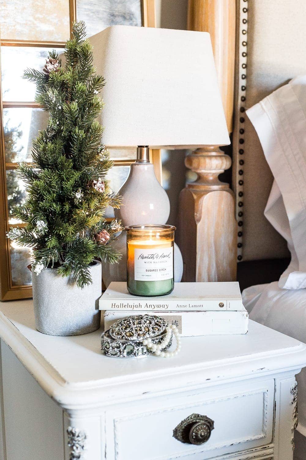 Blue Christmas Bedroom | unigumushane.com - A master bedroom decorated for Christmas with neutrals, blues, and greens that transitions easily into winter. #christmasbedroom #bluechristmas