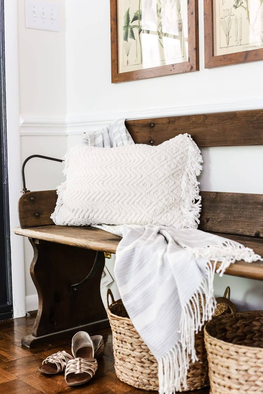Botany Printable Art and a Wall Decor Hanging Trick | unigumushane.com - A free download of botany printable art perfect for spring and summer, plus a wall decor hanging hack to make hanging frames quick and easy.