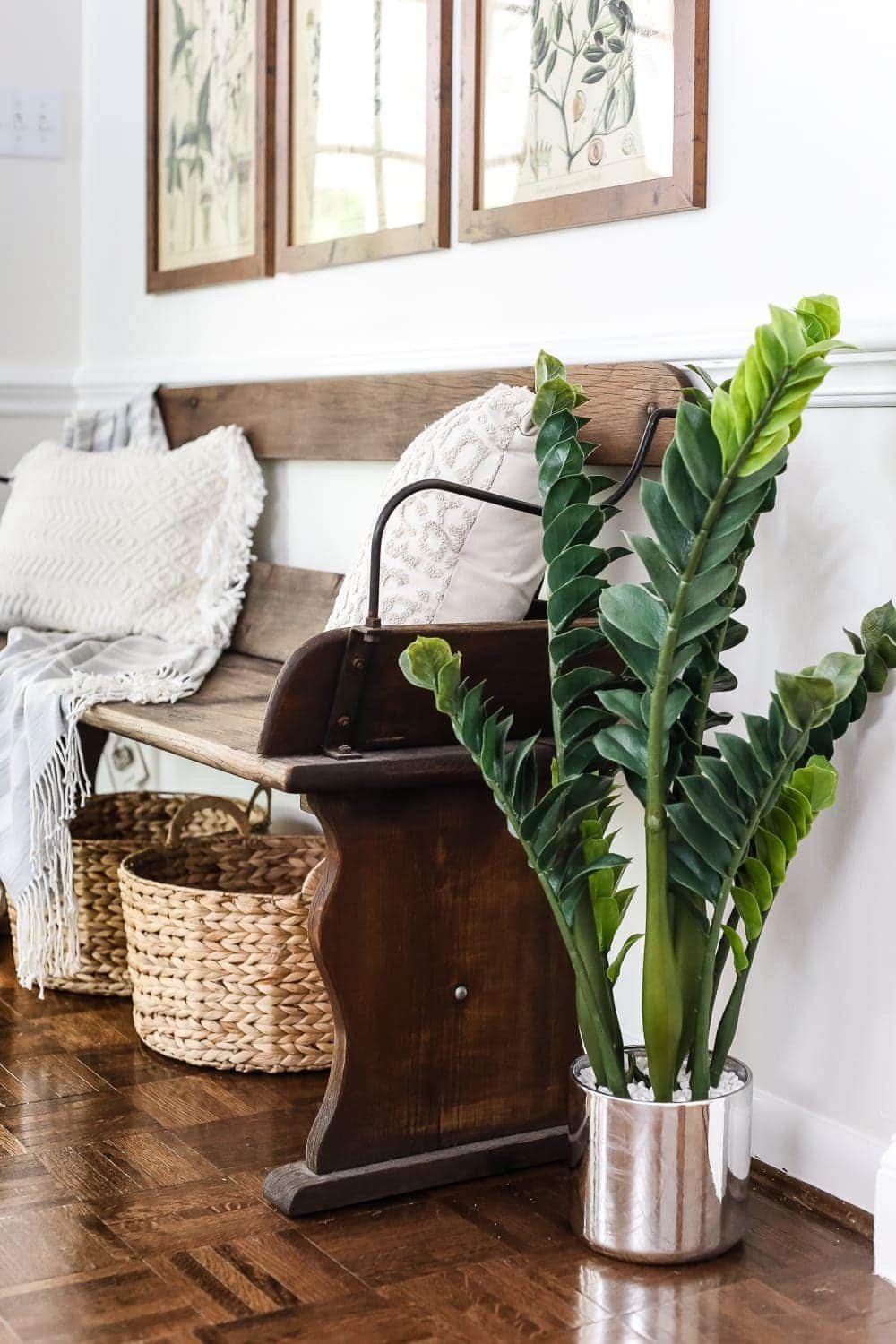 Botany Printable Art and a Wall Decor Hanging Trick | unigumushane.com - A free download of botany printable art perfect for spring and summer, plus a wall decor hanging hack to make hanging frames quick and easy.