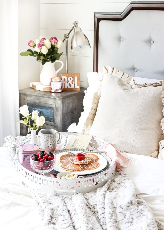 Enamel Breakfast Tray Makeover + Valentine's Date Q&A Postcard Printable | unigumushane.com - A quick and easy antique style enamel breakfast tray makeover plus a Valentine's Date Q&A postcard free printable for a fun, no-fuss breakfast date in bed.