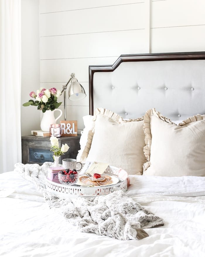 Enamel Breakfast Tray Makeover + Valentine's Date Q&A Postcard Printable | unigumushane.com - A quick and easy antique style enamel breakfast tray makeover plus a Valentine's Date Q&A postcard free printable for a fun, no-fuss breakfast date in bed.