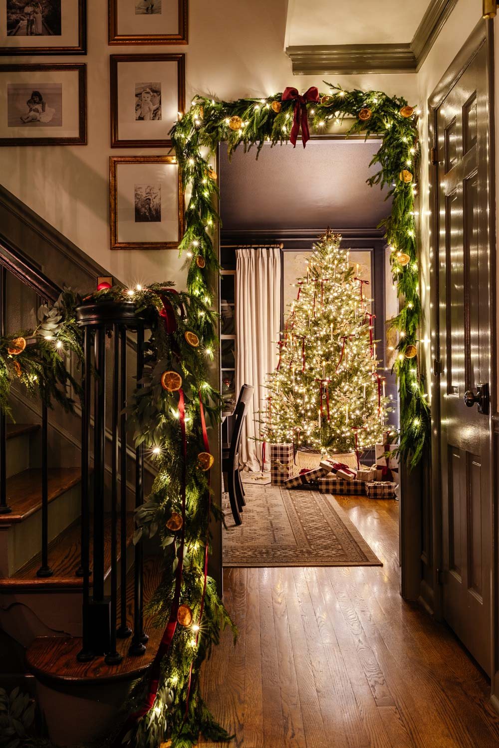 candlelight Christmas tour doorway with garland around tree