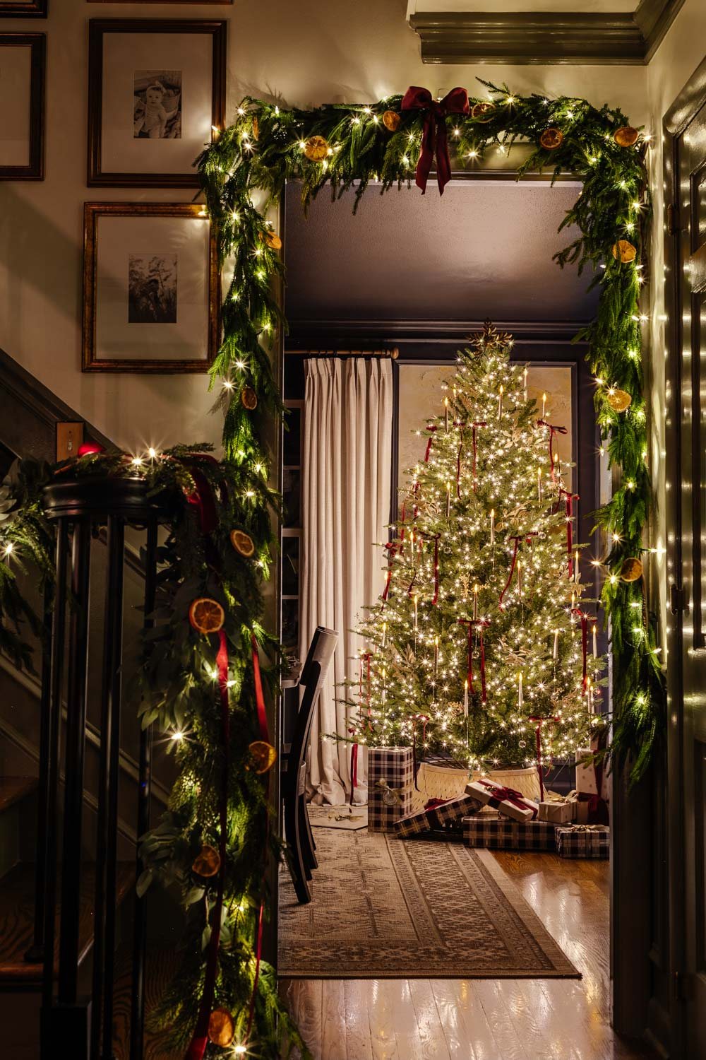 candlelight Christmas tour doorway with garland around tree