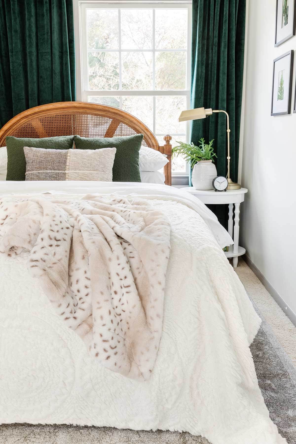 Affordable Christmas Bedding Combinations for a Silent Night