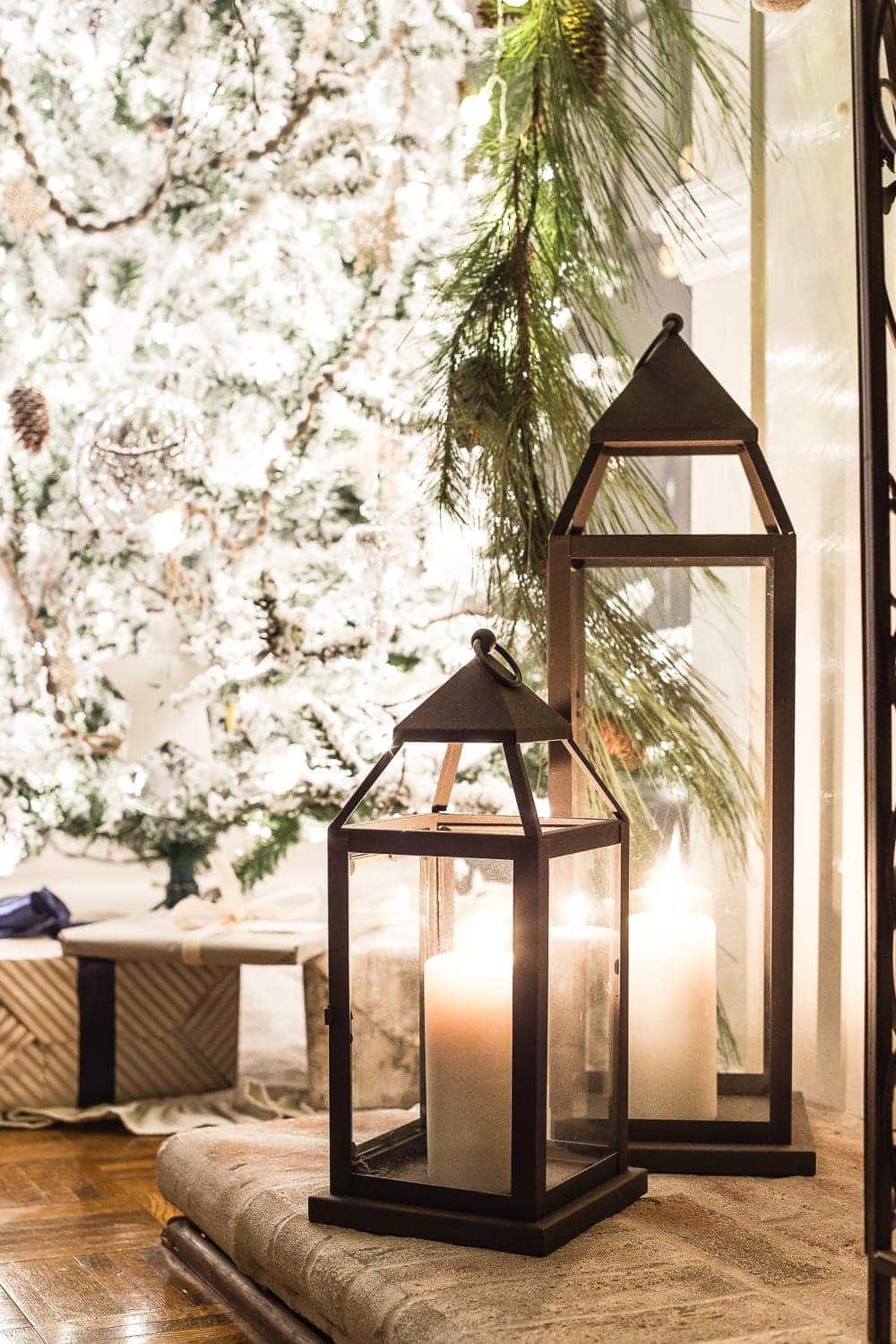 Christmas Night Candlelight Tour | unigumushane.com - A Christmas night time candlelight home tour with neutral, classic decorating ideas. #christmasdecor #christmascandlelight #christmashometour #candlelighttour